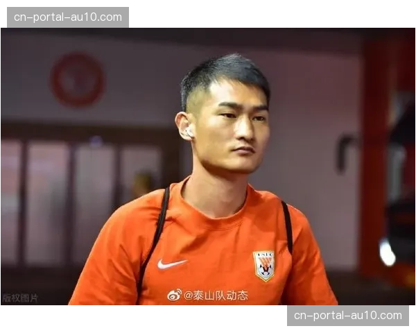 定安队整装待发面对海南队,以21-15、21-13和21-17直落三局奠定冠军地位 定安队整装待发面对海南队,以21-15、21-13和21-17直落三局奠定冠军地位